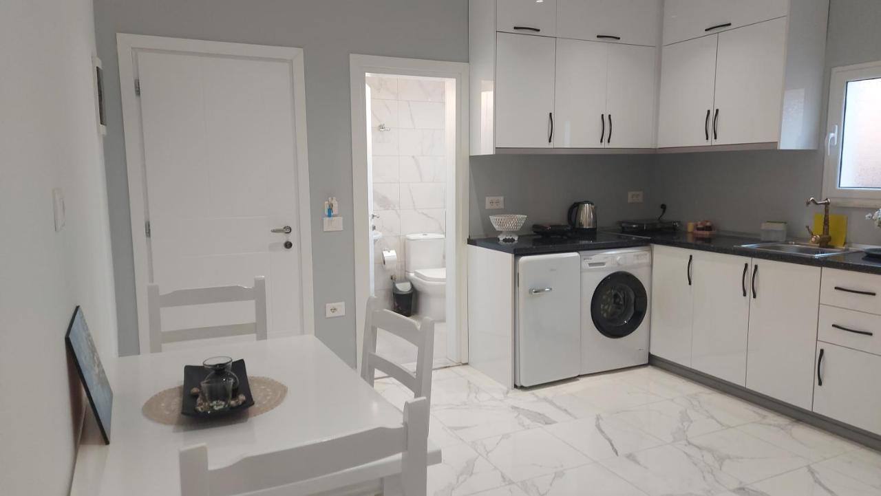 Beni 'S Apartments Sarande Exterior photo